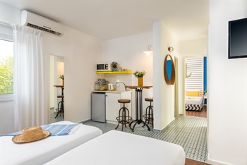 Gesher HaZiv Travel Hotel